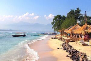 Sewa-Mobil-Lombok-Murah-dan-Profesional-Pantai-Gili-Air-1024x683-1